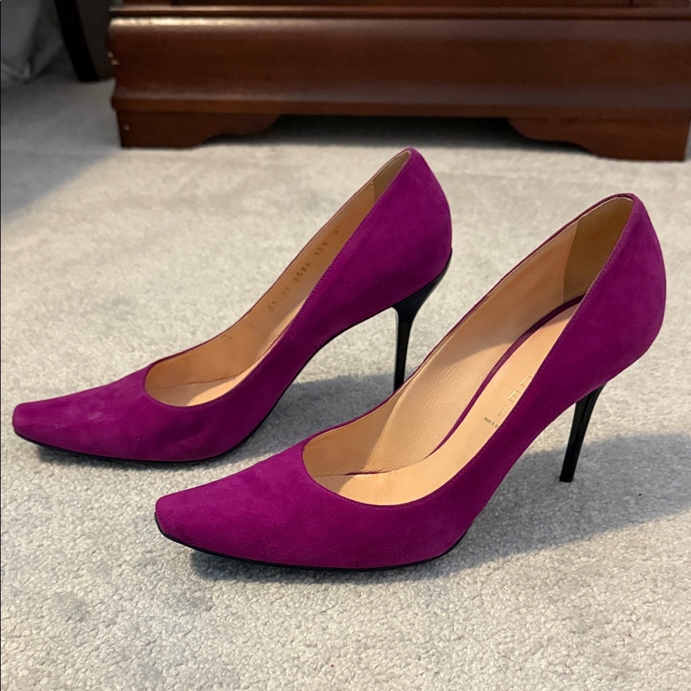 Casadei 10 magenta 4” suede pumps